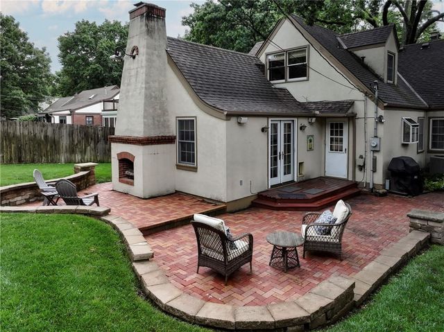 5435 Aberdeen Road, Fairway, KS 66205