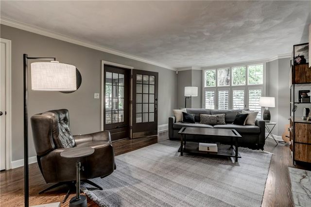 5435 Aberdeen Road, Fairway, KS 66205