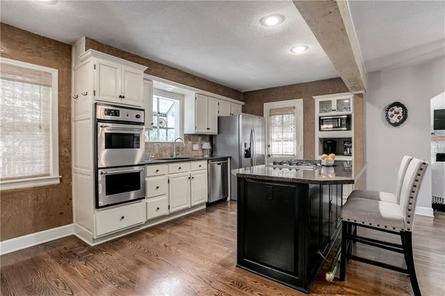 5435 Aberdeen Road, Fairway, KS 66205