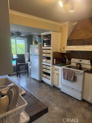 2401 E Avalon, Santa Ana, CA 92705