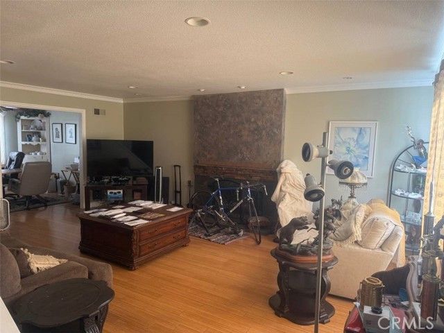 2401 E Avalon, Santa Ana, CA 92705