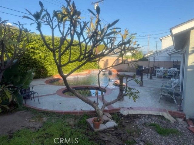 2401 E Avalon, Santa Ana, CA 92705