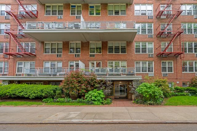 415 Argyle Rd Apt 4W, New York City, NY 11218
