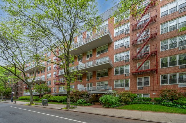 415 Argyle Rd Apt 4W, New York City, NY 11218