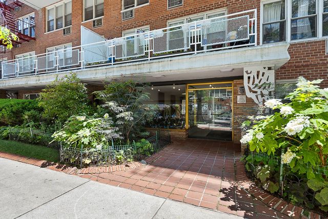 415 Argyle Rd Apt 4W, New York City, NY 11218