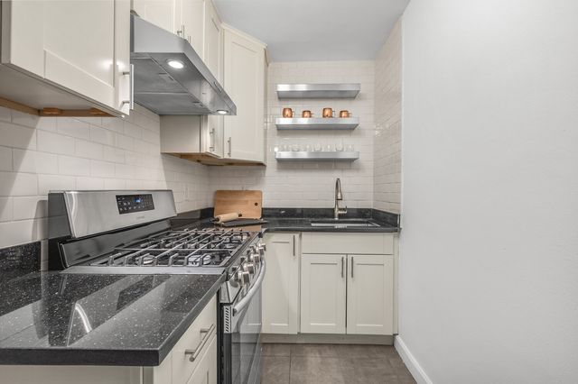 415 Argyle Rd Apt 4W, New York City, NY 11218