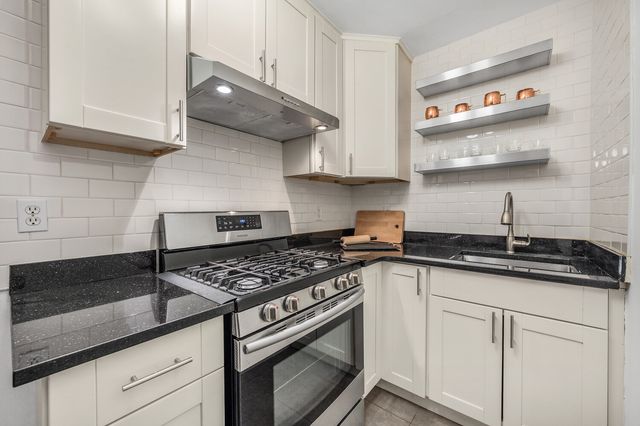 415 Argyle Rd Apt 4W, New York City, NY 11218