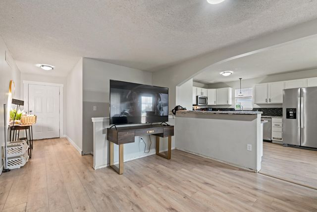 532 S Longbranch, Maize, KS 67101