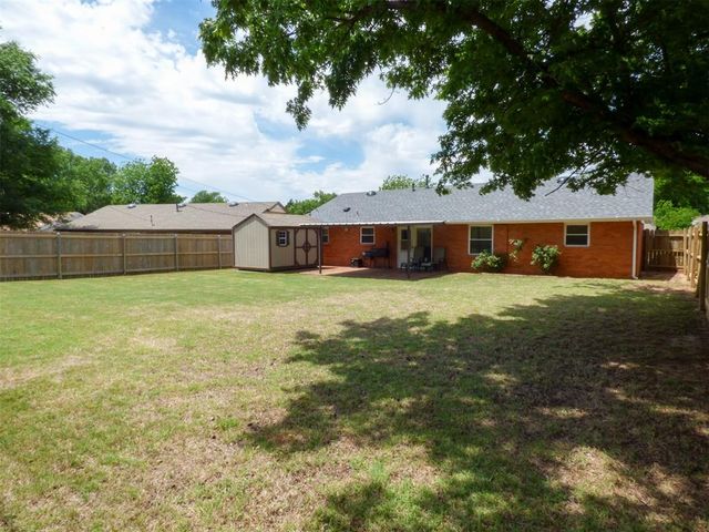 106 Kelly Drive, Moore, OK 73160