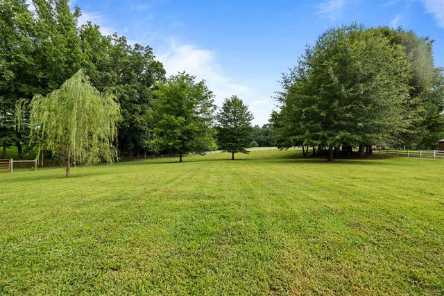 2440 WARREN RD, Oakland, TN 38060