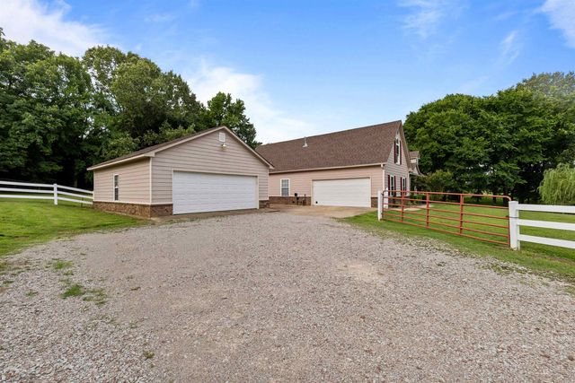 2440 WARREN RD, Oakland, TN 38060