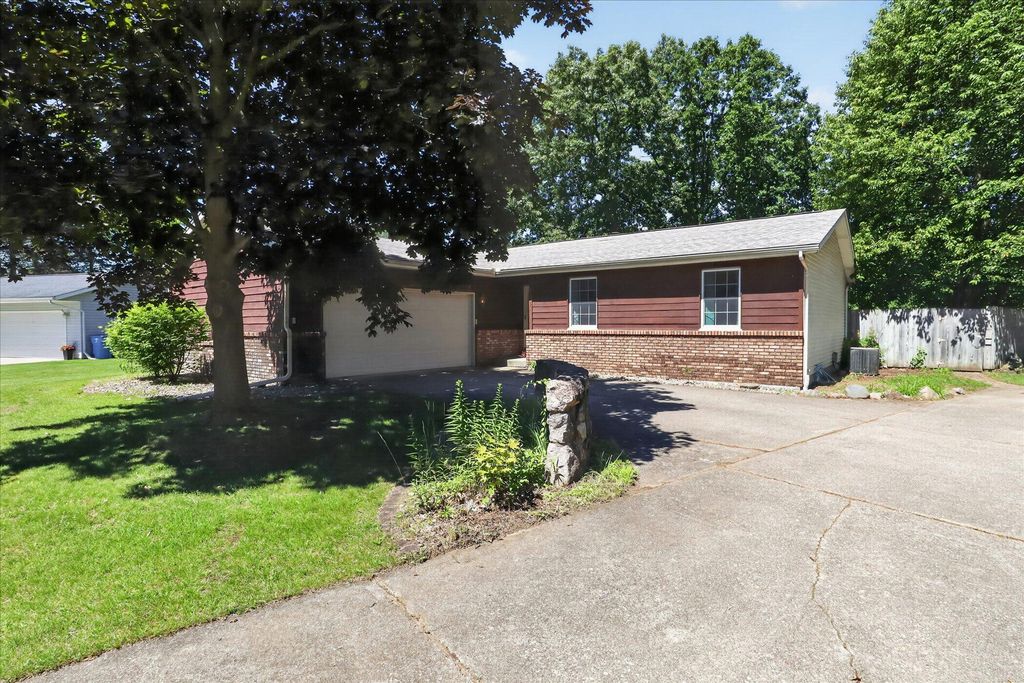 56800 Bow Drive, Lockport Twp, MI 49093