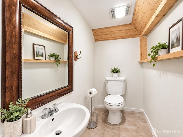 10 Snowflake Lane, Edison, NJ 08820
