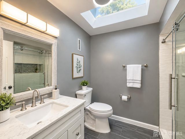10 Snowflake Lane, Edison, NJ 08820