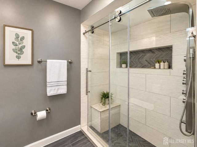 10 Snowflake Lane, Edison, NJ 08820