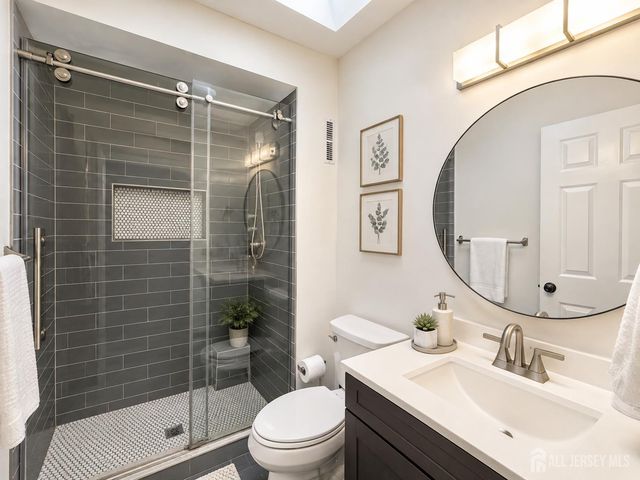10 Snowflake Lane, Edison, NJ 08820