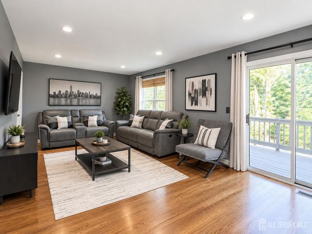 10 Snowflake Lane, Edison, NJ 08820