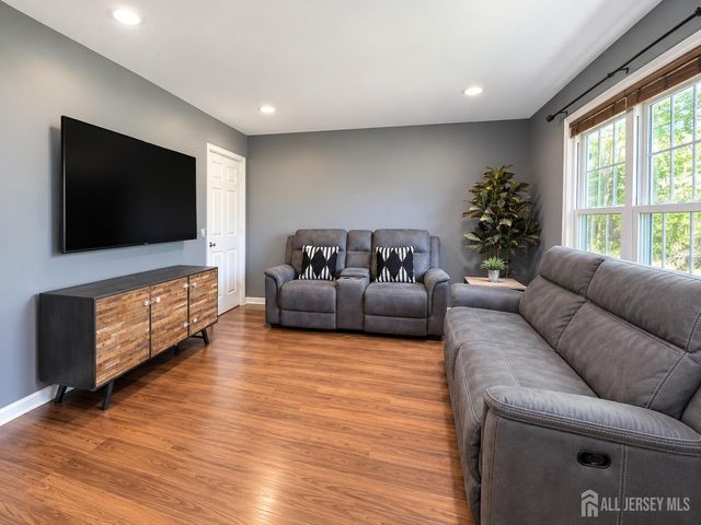 10 Snowflake Lane, Edison, NJ 08820