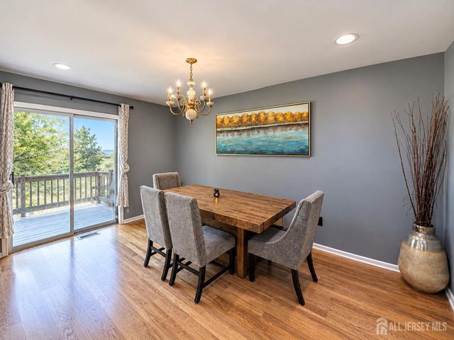 10 Snowflake Lane, Edison, NJ 08820