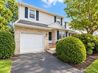 10 Snowflake Lane, Edison, NJ 08820