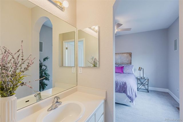 9620 Kent Place, Aurora, CO 80014