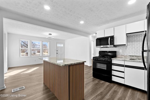 7712 3rd Street Rd, Louisville, KY 40214