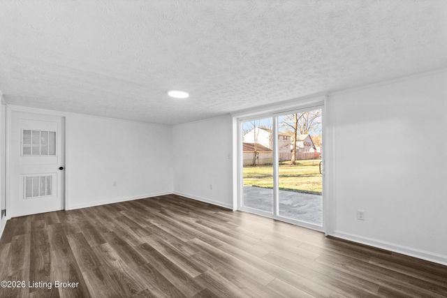 7712 3rd Street Rd, Louisville, KY 40214