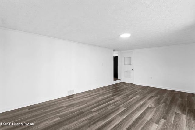 7712 3rd Street Rd, Louisville, KY 40214