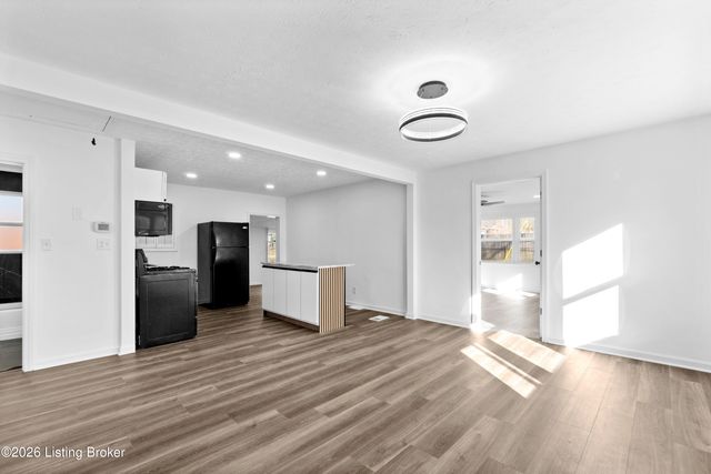 7712 3rd Street Rd, Louisville, KY 40214