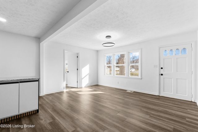 7712 3rd Street Rd, Louisville, KY 40214