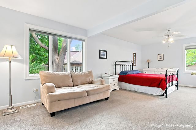411 N Shepherd Hill Lane, Mchenry, IL 60050