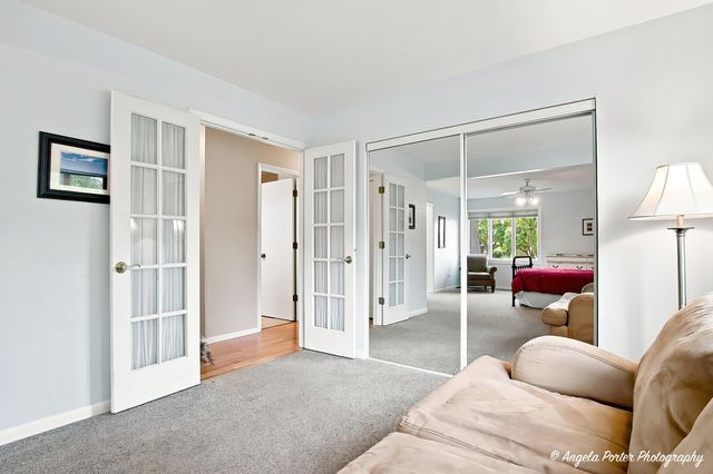 411 N Shepherd Hill Lane, Mchenry, IL 60050