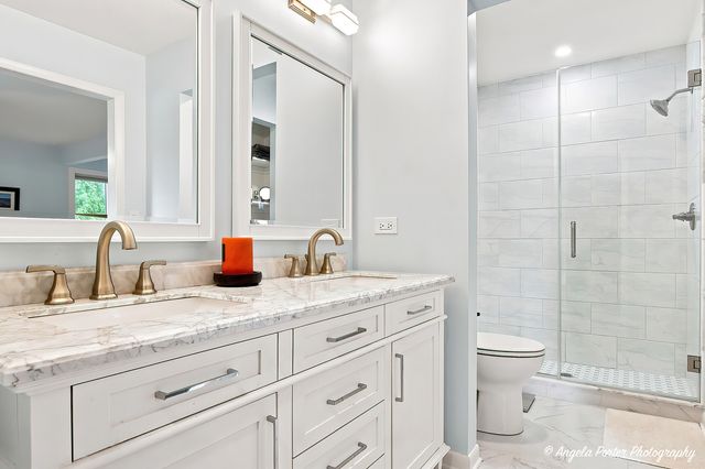 411 N Shepherd Hill Lane, Mchenry, IL 60050