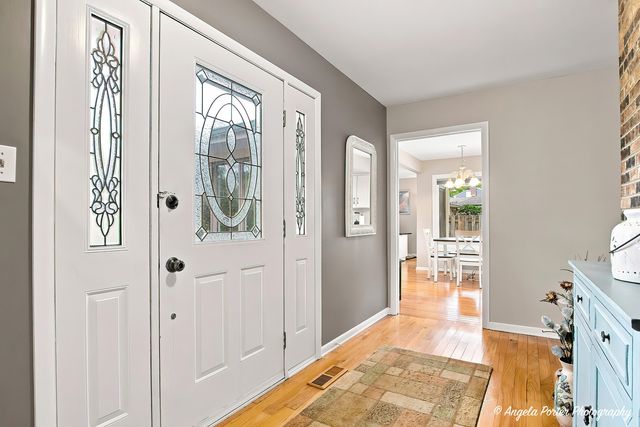 411 N Shepherd Hill Lane, Mchenry, IL 60050