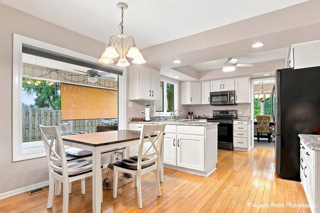 411 N Shepherd Hill Lane, Mchenry, IL 60050