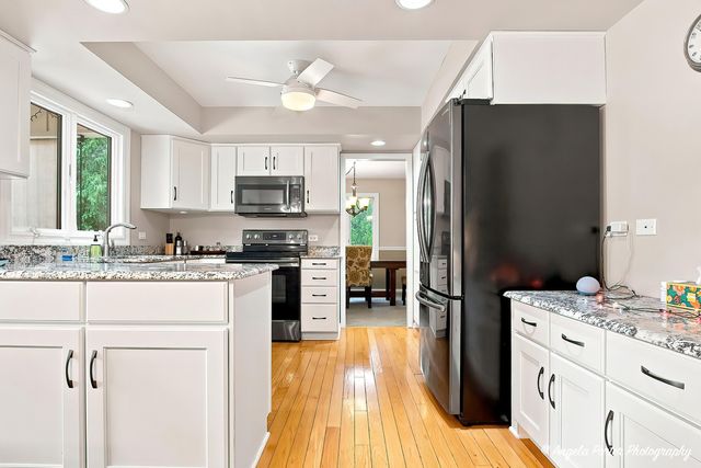 411 N Shepherd Hill Lane, Mchenry, IL 60050
