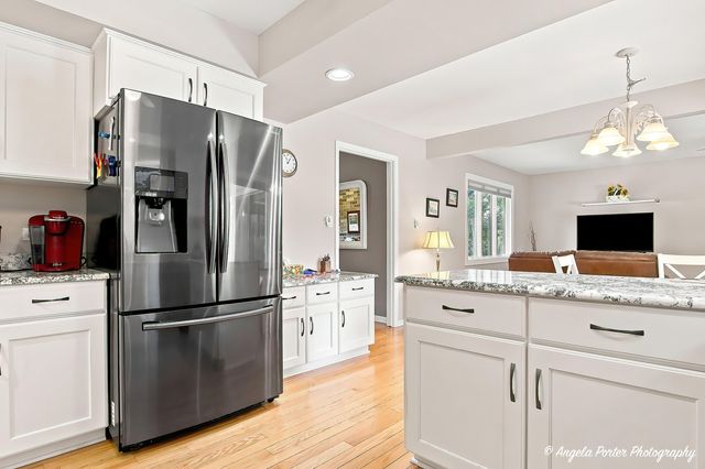 411 N Shepherd Hill Lane, Mchenry, IL 60050