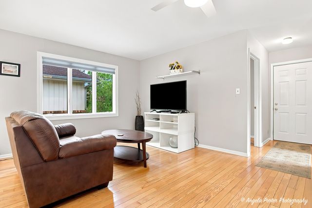 411 N Shepherd Hill Lane, Mchenry, IL 60050