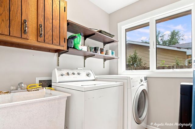 411 N Shepherd Hill Lane, Mchenry, IL 60050