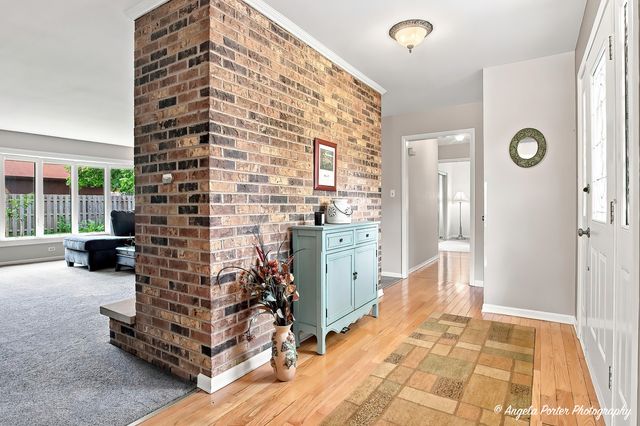 411 N Shepherd Hill Lane, Mchenry, IL 60050
