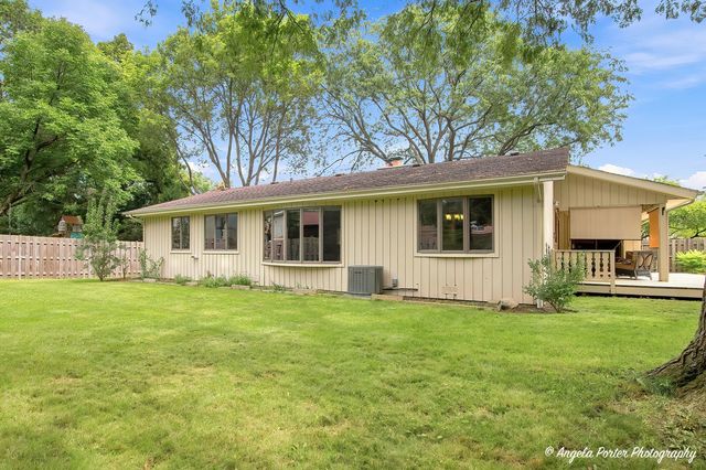 411 N Shepherd Hill Lane, Mchenry, IL 60050