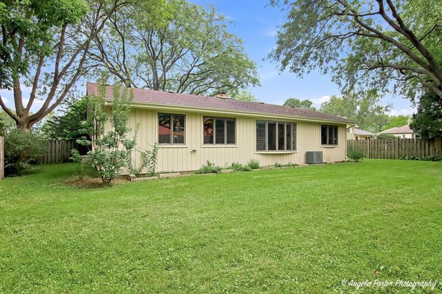 411 N Shepherd Hill Lane, Mchenry, IL 60050