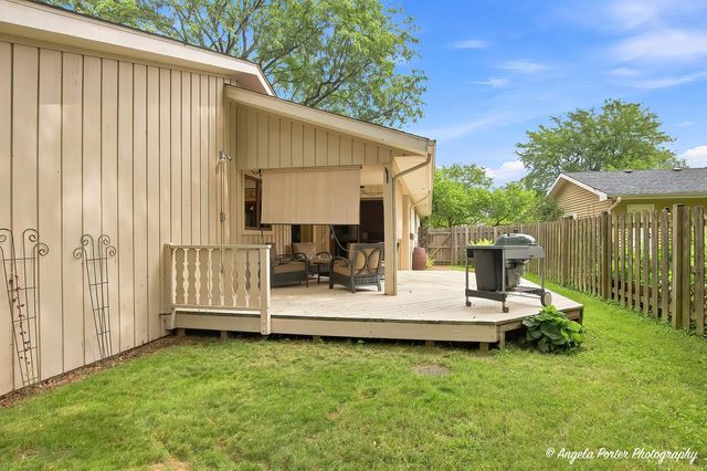 411 N Shepherd Hill Lane, Mchenry, IL 60050