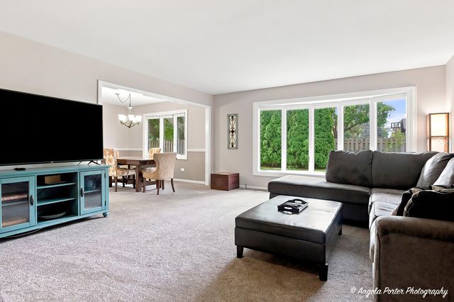 411 N Shepherd Hill Lane, Mchenry, IL 60050