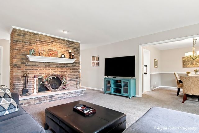 411 N Shepherd Hill Lane, Mchenry, IL 60050