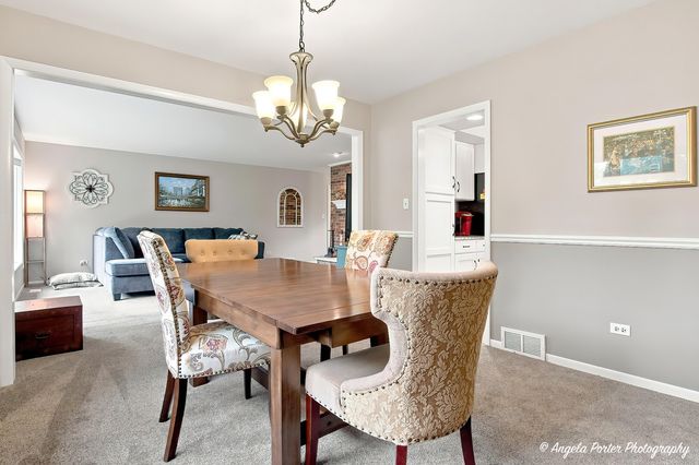 411 N Shepherd Hill Lane, Mchenry, IL 60050