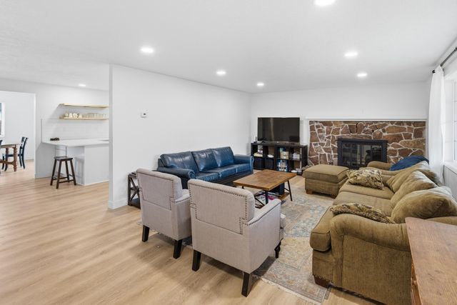 1915 SW 23rd Street, Redmond, OR 97756