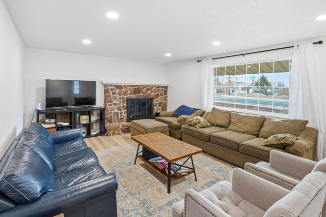 1915 SW 23rd Street, Redmond, OR 97756