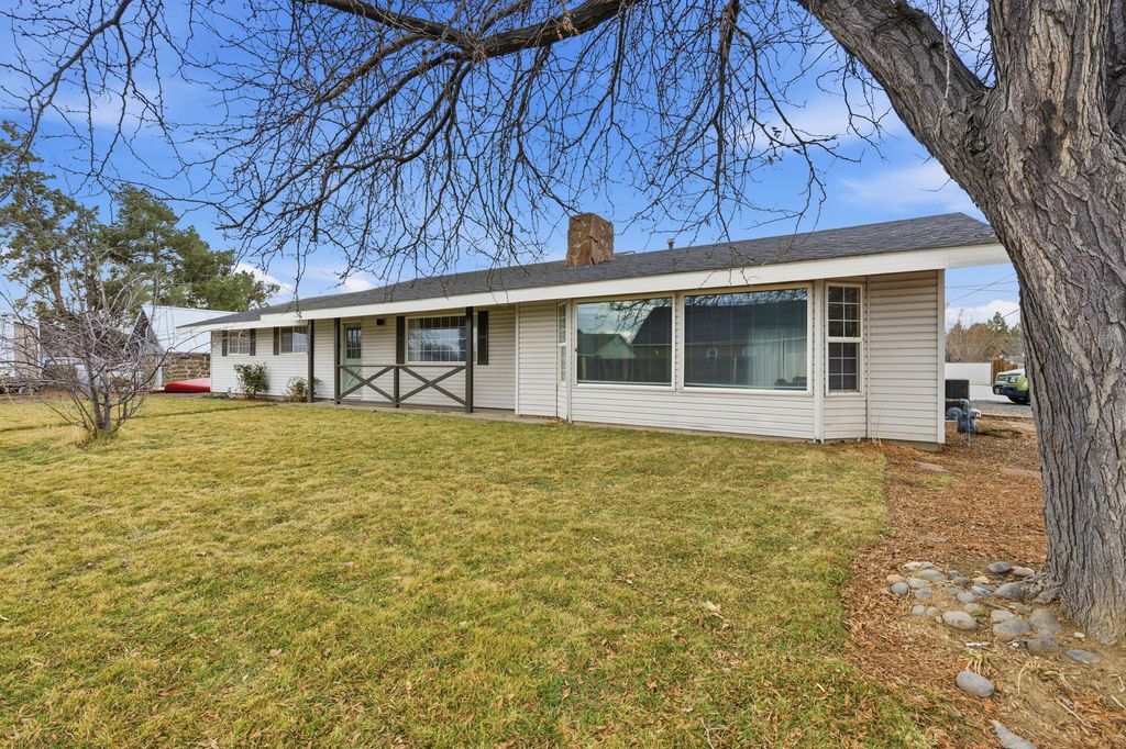 1915 SW 23rd Street, Redmond, OR 97756