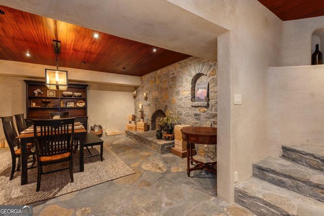 9030 Old Southwick Pass, Alpharetta, GA 30022